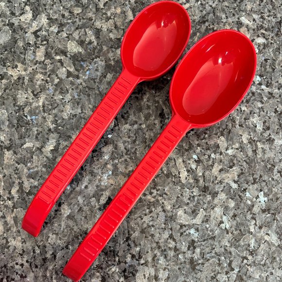 Weight Watchers Kitchen Weight Watcher Measuring Scoops Red Set Of 2 2 Cup And 1 Cup Poshmark